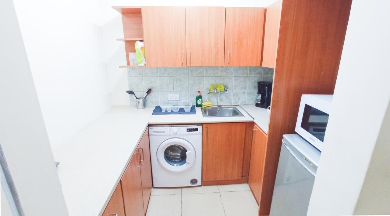 1A Beach & Business Apartment In The City Center! Ларнака Екстериор снимка
